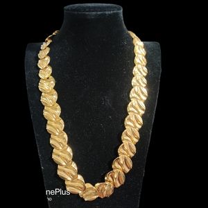 Fabulous Vintage Monet Chunky Gold Tone link Necklace.